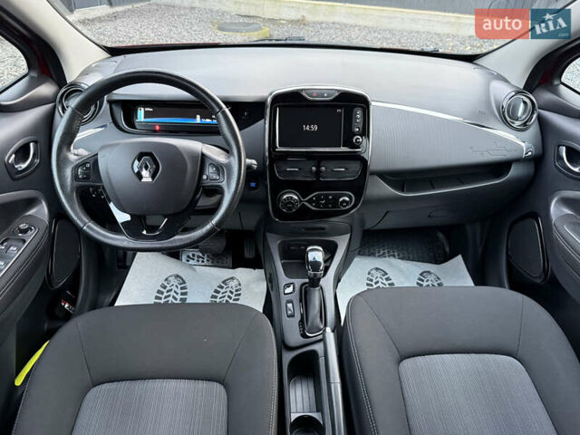 Красный Рено Зое, объемом двигателя 0 л и пробегом 120 тыс. км за 9499 $, фото 17 на Automoto.ua