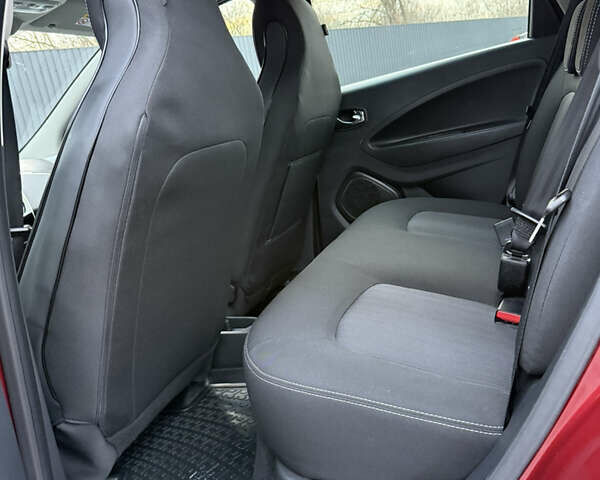 Красный Рено Зое, объемом двигателя 0 л и пробегом 120 тыс. км за 9499 $, фото 21 на Automoto.ua