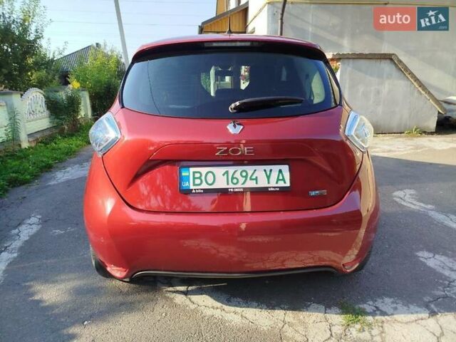 Красный Рено Зое, объемом двигателя 0 л и пробегом 131 тыс. км за 10000 $, фото 9 на Automoto.ua