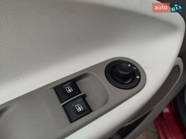 Червоний Рено Зое, об'ємом двигуна 0 л та пробігом 120 тис. км за 8888 $, фото 10 на Automoto.ua