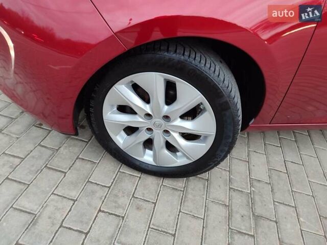 Красный Рено Зое, объемом двигателя 0 л и пробегом 120 тыс. км за 8850 $, фото 6 на Automoto.ua