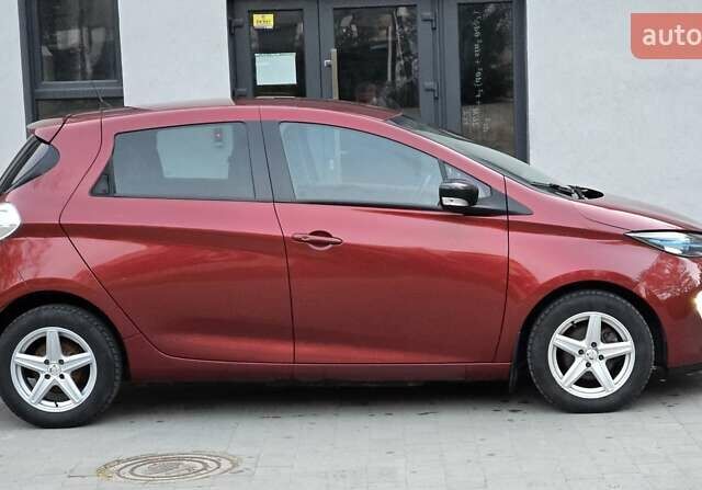 Красный Рено Зое, объемом двигателя 0 л и пробегом 142 тыс. км за 8650 $, фото 2 на Automoto.ua