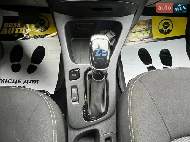 Червоний Рено Зое, об'ємом двигуна 0 л та пробігом 106 тис. км за 11500 $, фото 13 на Automoto.ua