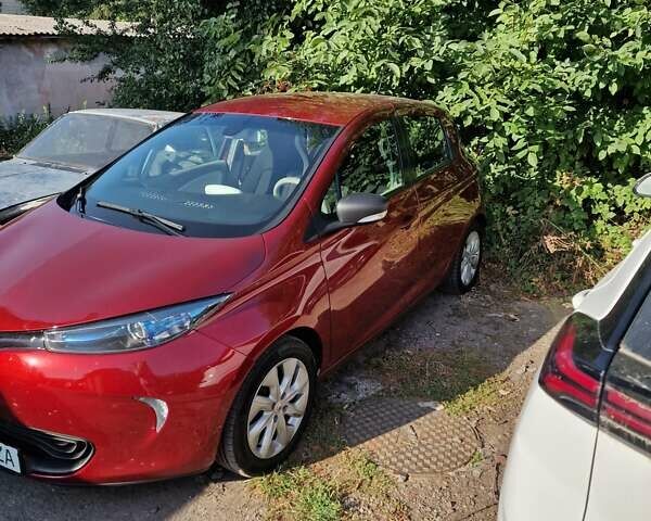 Красный Рено Зое, объемом двигателя 0 л и пробегом 178 тыс. км за 9300 $, фото 1 на Automoto.ua