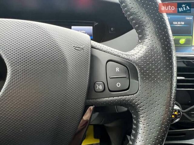 Червоний Рено Зое, об'ємом двигуна 0 л та пробігом 106 тис. км за 11500 $, фото 16 на Automoto.ua