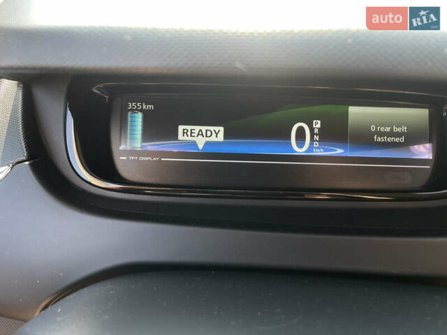 Красный Рено Зое, объемом двигателя 0 л и пробегом 98 тыс. км за 10399 $, фото 33 на Automoto.ua