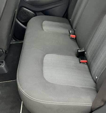 Красный Рено Зое, объемом двигателя 0 л и пробегом 152 тыс. км за 9500 $, фото 10 на Automoto.ua