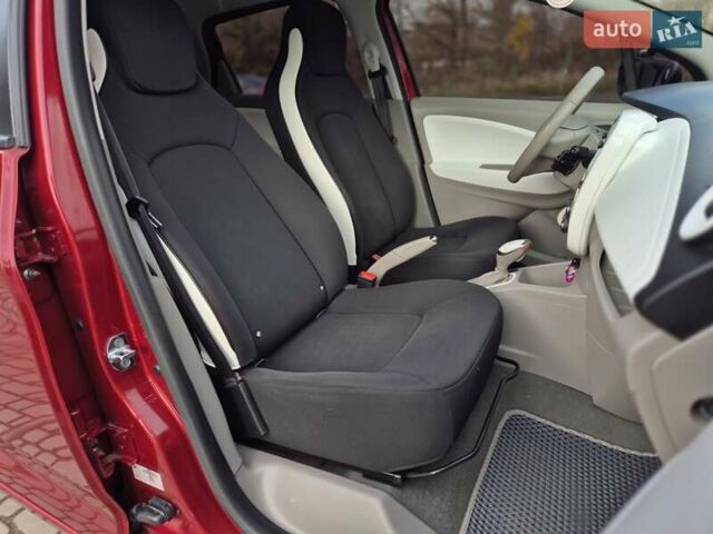 Рено Зое 2018 в Бердичеве на Automoto.ua Красный Рено Зое, объемом двигателя 0 л и пробегом 121 тыс. км за 9455 $, фото 31 на Automoto.ua