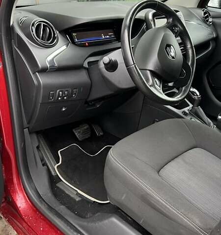 Красный Рено Зое, объемом двигателя 0 л и пробегом 152 тыс. км за 9500 $, фото 6 на Automoto.ua