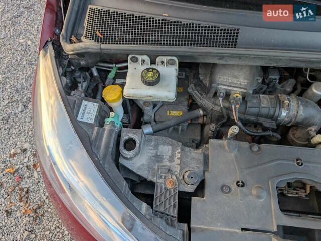 Красный Рено Зое, объемом двигателя 0 л и пробегом 178 тыс. км за 8850 $, фото 50 на Automoto.ua