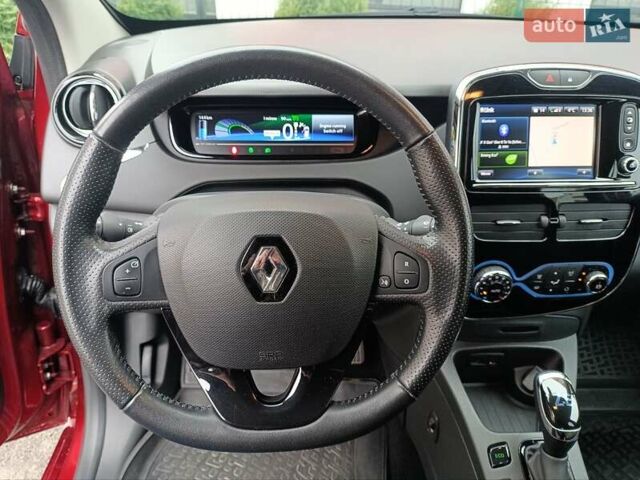 Красный Рено Зое, объемом двигателя 0 л и пробегом 77 тыс. км за 10500 $, фото 16 на Automoto.ua