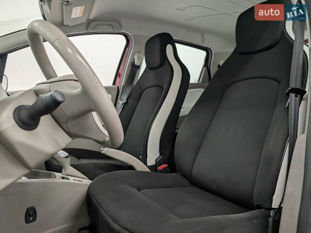 Червоний Рено Зое, об'ємом двигуна 0 л та пробігом 80 тис. км за 6700 $, фото 13 на Automoto.ua