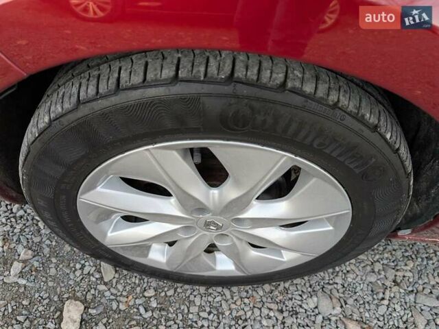 Красный Рено Зое, объемом двигателя 0 л и пробегом 178 тыс. км за 8850 $, фото 21 на Automoto.ua