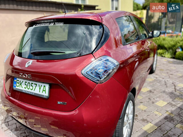 Красный Рено Зое, объемом двигателя 0 л и пробегом 98 тыс. км за 10399 $, фото 14 на Automoto.ua