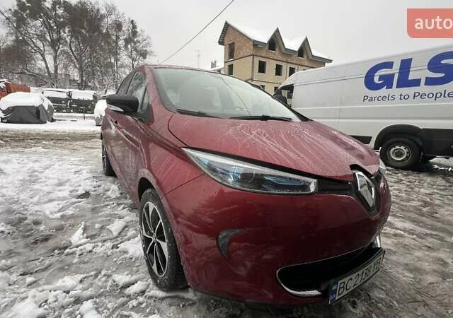 Красный Рено Зое, объемом двигателя 0 л и пробегом 152 тыс. км за 9500 $, фото 8 на Automoto.ua