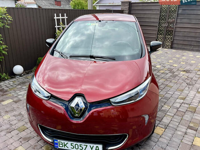 Красный Рено Зое, объемом двигателя 0 л и пробегом 98 тыс. км за 10399 $, фото 7 на Automoto.ua