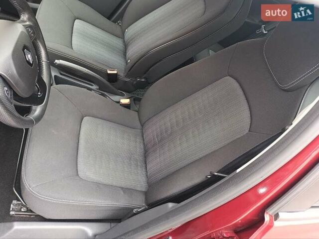 Красный Рено Зое, объемом двигателя 0 л и пробегом 77 тыс. км за 10500 $, фото 19 на Automoto.ua