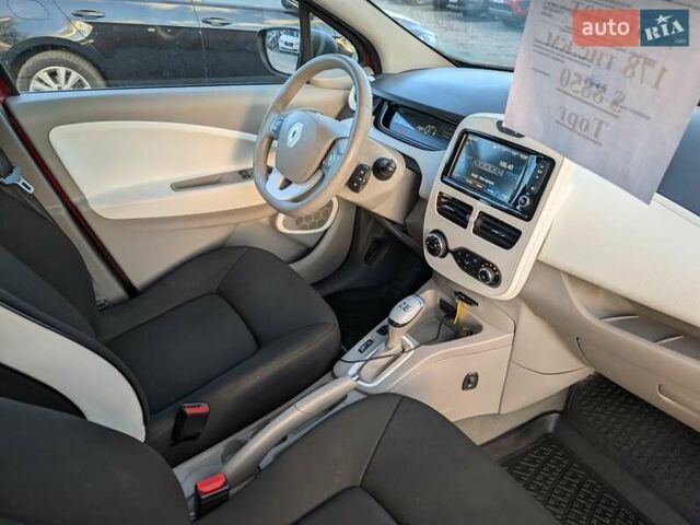 Красный Рено Зое, объемом двигателя 0 л и пробегом 178 тыс. км за 8850 $, фото 37 на Automoto.ua
