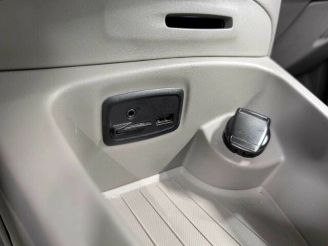 Красный Рено Зое, объемом двигателя 0 л и пробегом 91 тыс. км за 9000 $, фото 4 на Automoto.ua