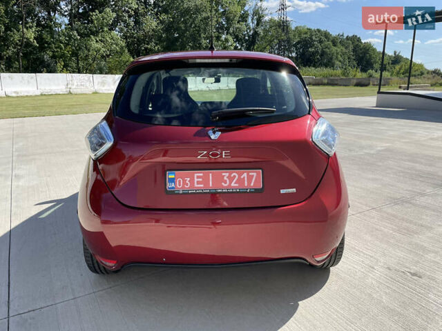 Красный Рено Зое, объемом двигателя 0 л и пробегом 102 тыс. км за 8900 $, фото 9 на Automoto.ua