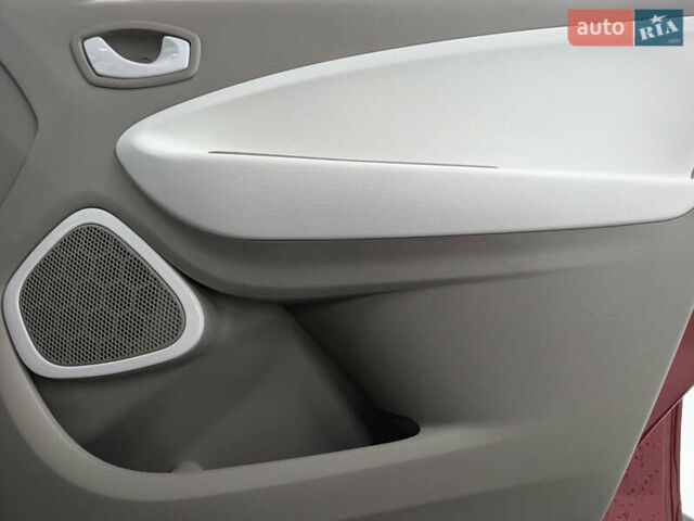 Червоний Рено Зое, об'ємом двигуна 0 л та пробігом 80 тис. км за 6700 $, фото 34 на Automoto.ua