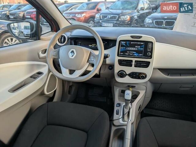 Красный Рено Зое, объемом двигателя 0 л и пробегом 178 тыс. км за 8850 $, фото 34 на Automoto.ua