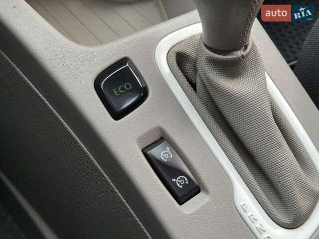 Рено Зое 2018 в Бердичеве на Automoto.ua Красный Рено Зое, объемом двигателя 0 л и пробегом 121 тыс. км за 9455 $, фото 47 на Automoto.ua