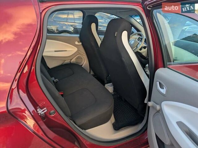 Красный Рено Зое, объемом двигателя 0 л и пробегом 178 тыс. км за 8850 $, фото 31 на Automoto.ua