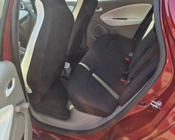 Красный Рено Зое, объемом двигателя 0 л и пробегом 178 тыс. км за 9300 $, фото 4 на Automoto.ua