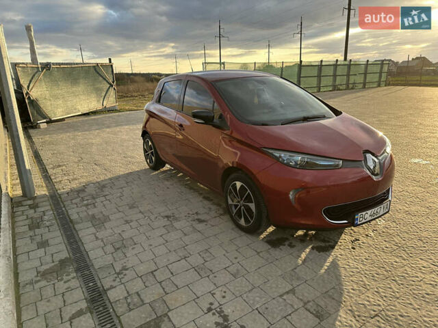 Красный Рено Зое, объемом двигателя 0 л и пробегом 79 тыс. км за 10900 $, фото 9 на Automoto.ua