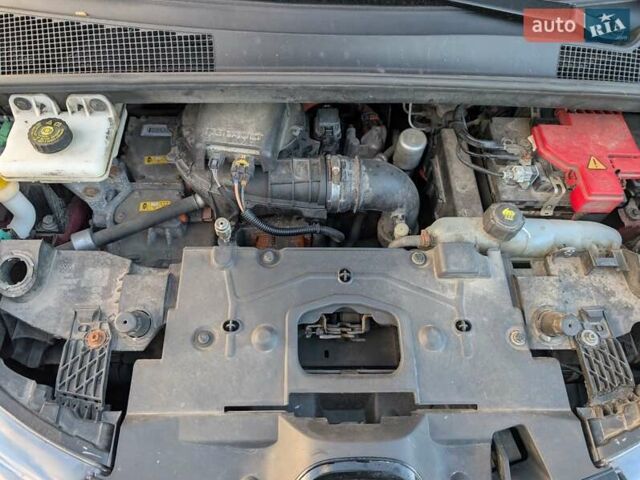 Красный Рено Зое, объемом двигателя 0 л и пробегом 178 тыс. км за 8850 $, фото 51 на Automoto.ua