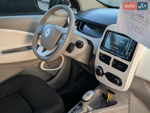 Красный Рено Зое, объемом двигателя 0 л и пробегом 178 тыс. км за 8850 $, фото 38 на Automoto.ua