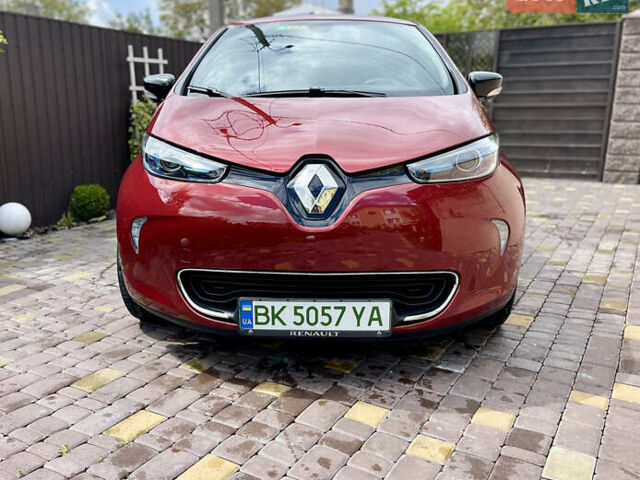Красный Рено Зое, объемом двигателя 0 л и пробегом 98 тыс. км за 10399 $, фото 17 на Automoto.ua