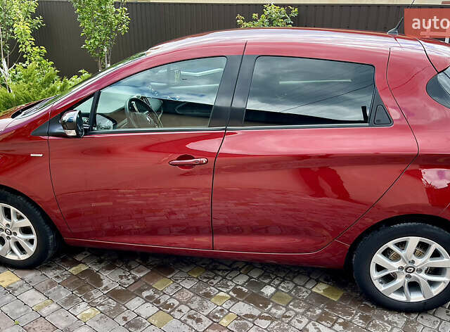 Красный Рено Зое, объемом двигателя 0 л и пробегом 98 тыс. км за 10399 $, фото 9 на Automoto.ua