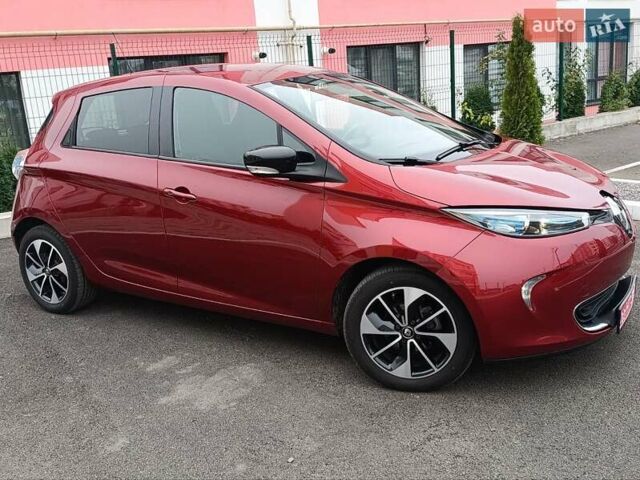 Красный Рено Зое, объемом двигателя 0 л и пробегом 77 тыс. км за 10500 $, фото 4 на Automoto.ua