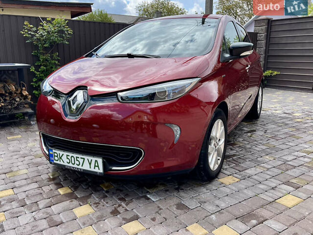 Красный Рено Зое, объемом двигателя 0 л и пробегом 98 тыс. км за 10399 $, фото 18 на Automoto.ua
