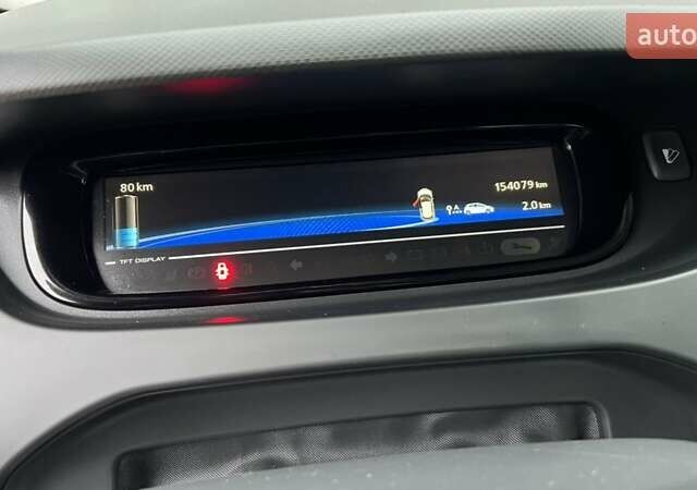 Красный Рено Зое, объемом двигателя 0 л и пробегом 152 тыс. км за 9500 $, фото 11 на Automoto.ua