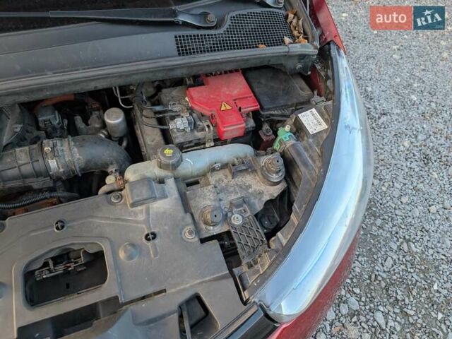 Красный Рено Зое, объемом двигателя 0 л и пробегом 178 тыс. км за 8850 $, фото 52 на Automoto.ua