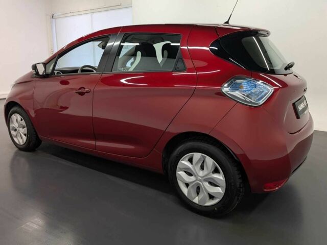 Красный Рено Зое, объемом двигателя 0 л и пробегом 91 тыс. км за 9000 $, фото 11 на Automoto.ua