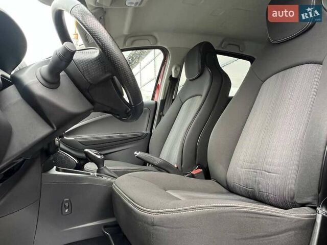 Червоний Рено Зое, об'ємом двигуна 0 л та пробігом 106 тис. км за 11500 $, фото 17 на Automoto.ua