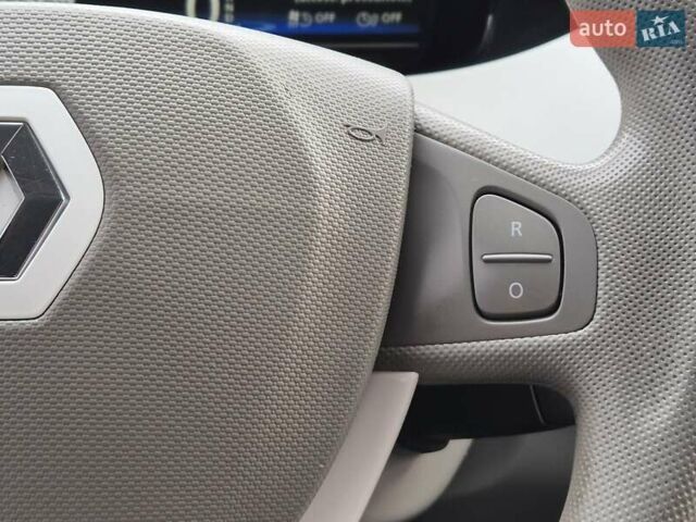 Рено Зое 2018 в Бердичеве на Automoto.ua Красный Рено Зое, объемом двигателя 0 л и пробегом 121 тыс. км за 9455 $, фото 40 на Automoto.ua