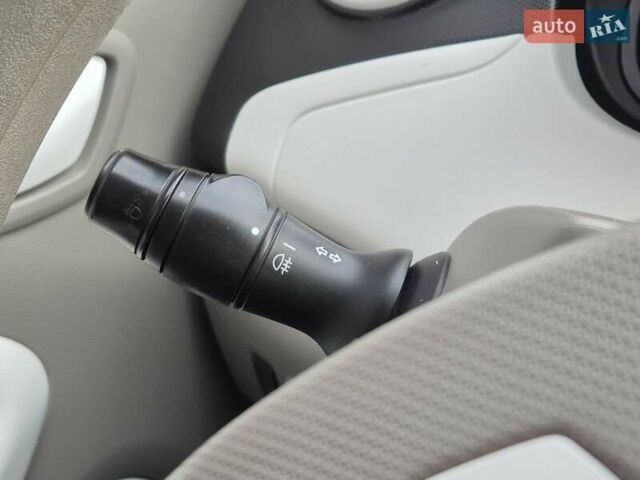 Рено Зое 2018 в Бердичеве на Automoto.ua Красный Рено Зое, объемом двигателя 0 л и пробегом 121 тыс. км за 9455 $, фото 41 на Automoto.ua