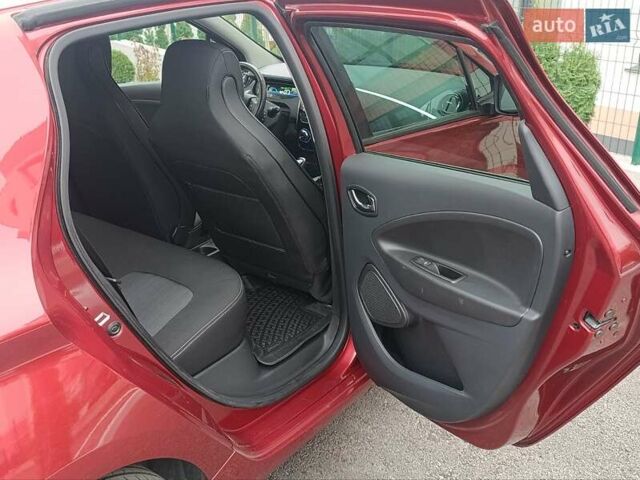 Красный Рено Зое, объемом двигателя 0 л и пробегом 77 тыс. км за 10500 $, фото 14 на Automoto.ua