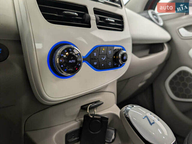 Червоний Рено Зое, об'ємом двигуна 0 л та пробігом 80 тис. км за 6700 $, фото 19 на Automoto.ua