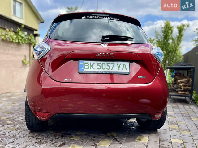 Красный Рено Зое, объемом двигателя 0 л и пробегом 98 тыс. км за 10399 $, фото 12 на Automoto.ua