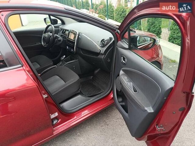 Красный Рено Зое, объемом двигателя 0 л и пробегом 77 тыс. км за 10500 $, фото 12 на Automoto.ua