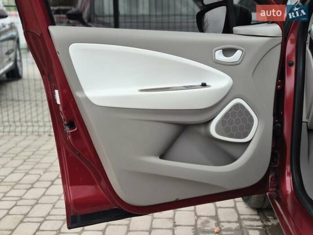 Рено Зое 2018 в Бердичеве на Automoto.ua Красный Рено Зое, объемом двигателя 0 л и пробегом 121 тыс. км за 9455 $, фото 22 на Automoto.ua