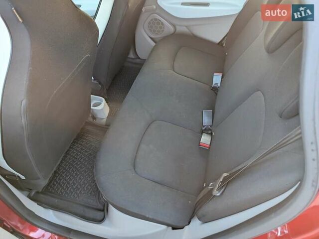 Червоний Рено Зое, об'ємом двигуна 0 л та пробігом 178 тис. км за 8850 $, фото 30 на Automoto.ua