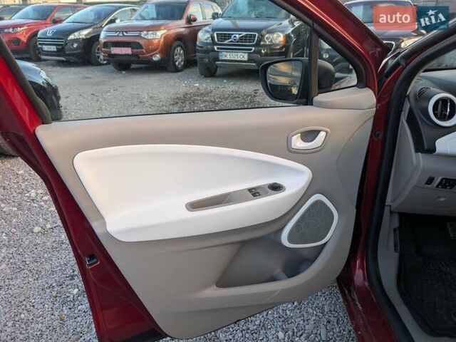 Красный Рено Зое, объемом двигателя 0 л и пробегом 178 тыс. км за 8850 $, фото 22 на Automoto.ua