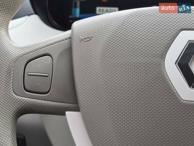 Рено Зое 2018 в Бердичеве на Automoto.ua Красный Рено Зое, объемом двигателя 0 л и пробегом 121 тыс. км за 9455 $, фото 39 на Automoto.ua